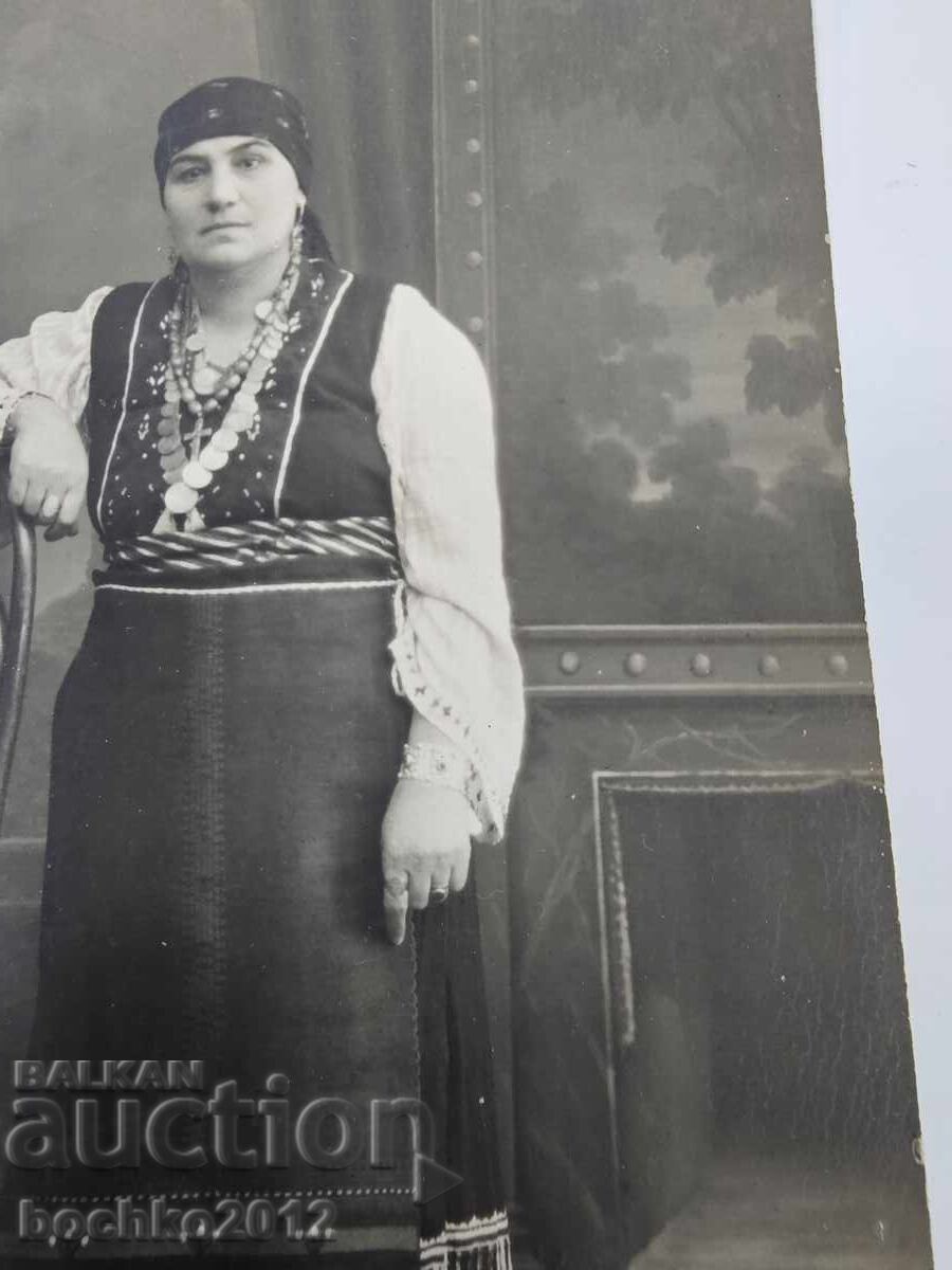 Δημοπρασία Αναγεννησιακή φωτογραφία, φωτογραφία, φορεσιά, αρχ. - 20ος αιώνας Δημοπρασία Αναγεννησιακή φωτογραφία, φωτογραφία, φορεσιά, αρχ. - 20ος αιώνας