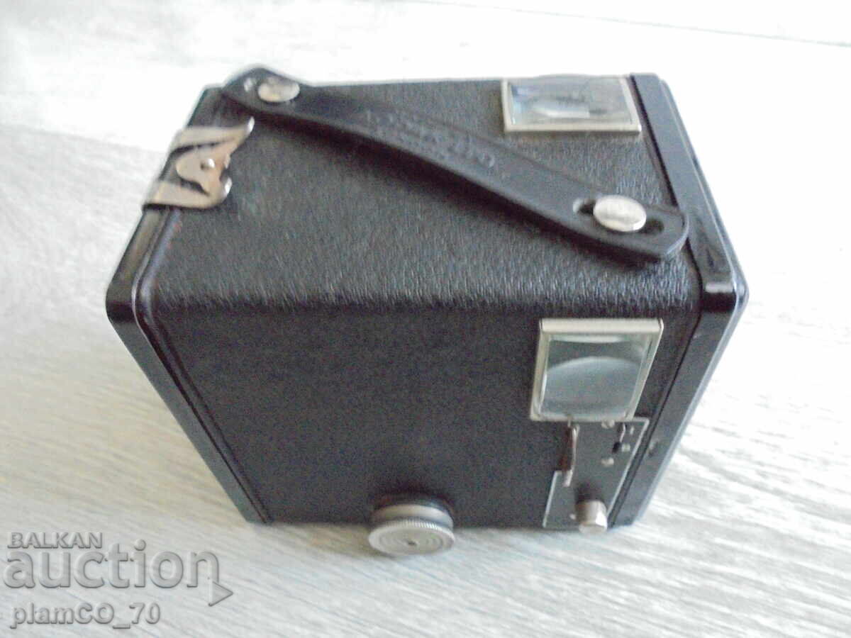 Licitație №*8086 aparat foto vechi - KODAK SIX 20 BROWNIE"D Licitație №*8086 aparat foto vechi - KODAK SIX 20 BROWNIE"D