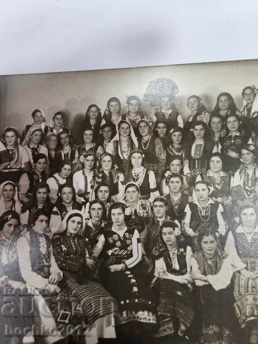 Δημοπρασία Αναγεννησιακή φωτογραφία, φωτογραφία, φορεσιά, παφτιά αρχ. - 20ος αι Δημοπρασία Αναγεννησιακή φωτογραφία, φωτογραφία, φορεσιά, παφτιά αρχ. - 20ος αι