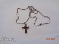 Crucifix lucrat manual frumos cu lanț
