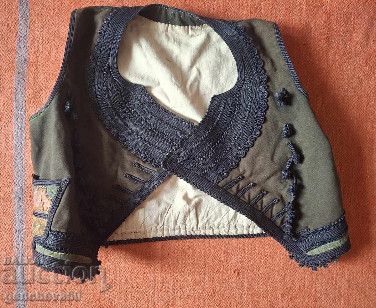 Доставка на Автентичен мъжки елек с гайтани