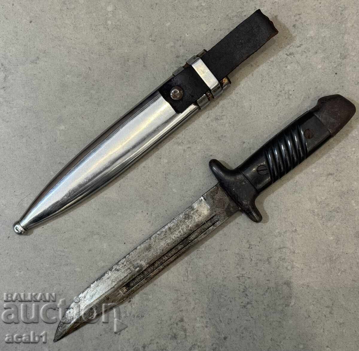 Аукцион Нож на Дневалния Метална кания Аукцион Нож на Дневалния Метална кания