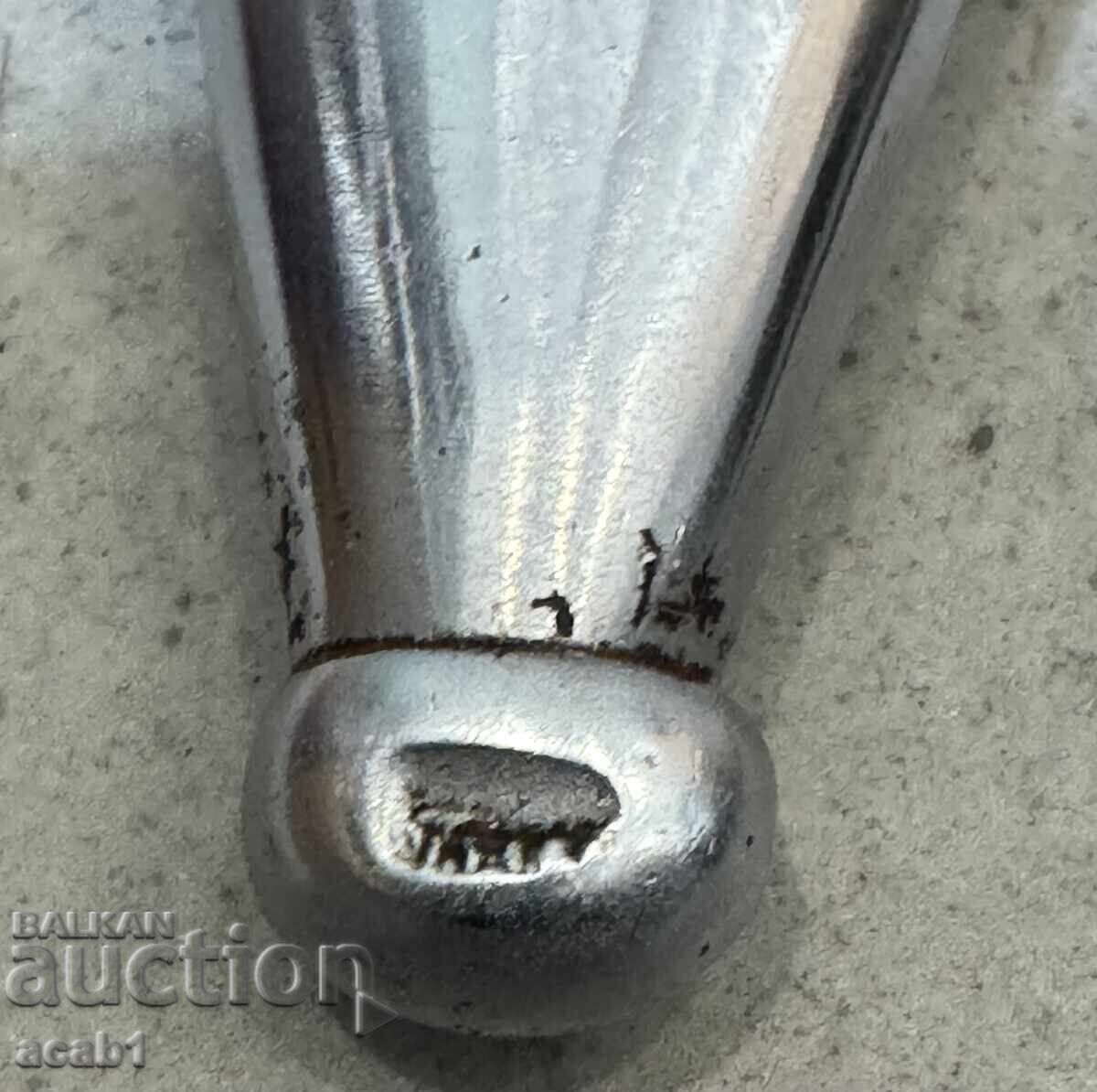 Доставка на Нож на Дневалния Метална кания Доставка на Нож на Дневалния Метална кания