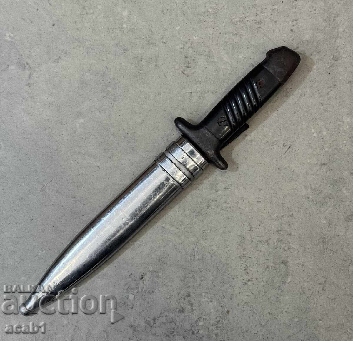 Нож на Дневалния Метална кания Нож на Дневалния Метална кания