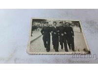 Φωτογραφία Σοφία Τέσσερις νέοι σε μια βόλτα