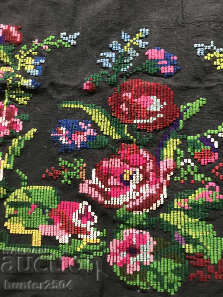 Apron-embroidered on woolen kerchief with woolen threads with price 34.95 BGN | € 17.87