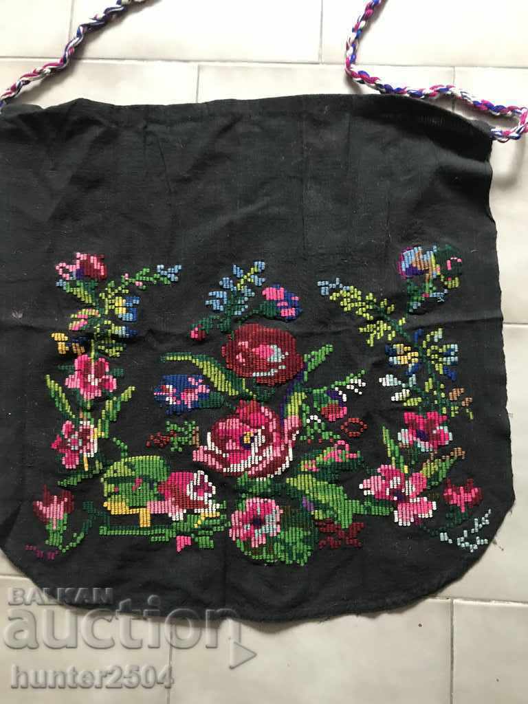 Apron-embroidered on woolen kerchief with woolen threads
