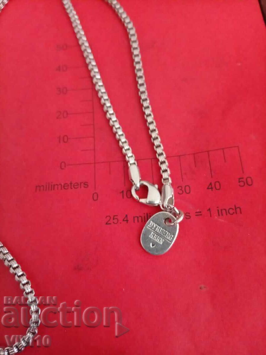 Colier vechi, de marcă cu preț € 20.00 | 39.12 BGN Colier vechi, de marcă cu preț € 20.00 | 39.12 BGN