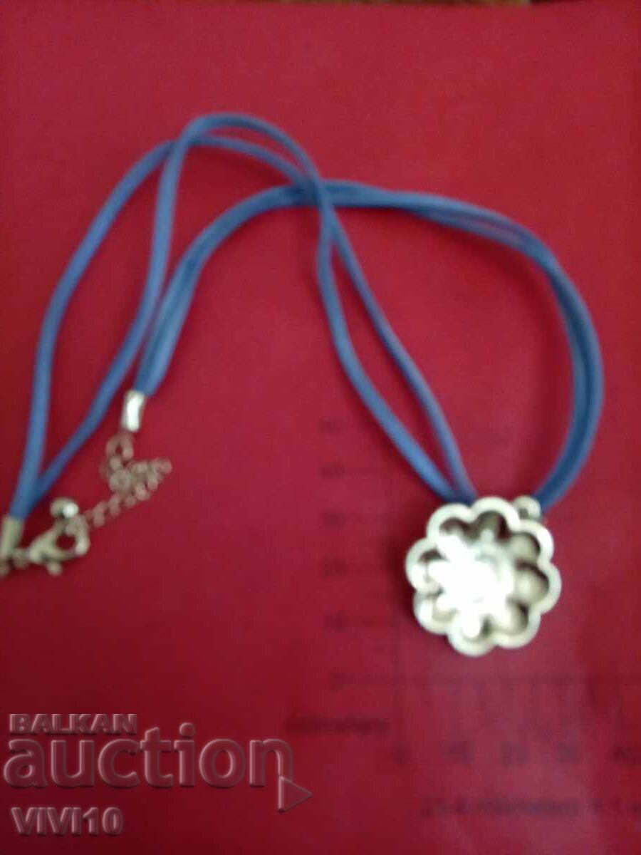 Colier vechi cu email cu preț € 25.56 | 49.99 BGN