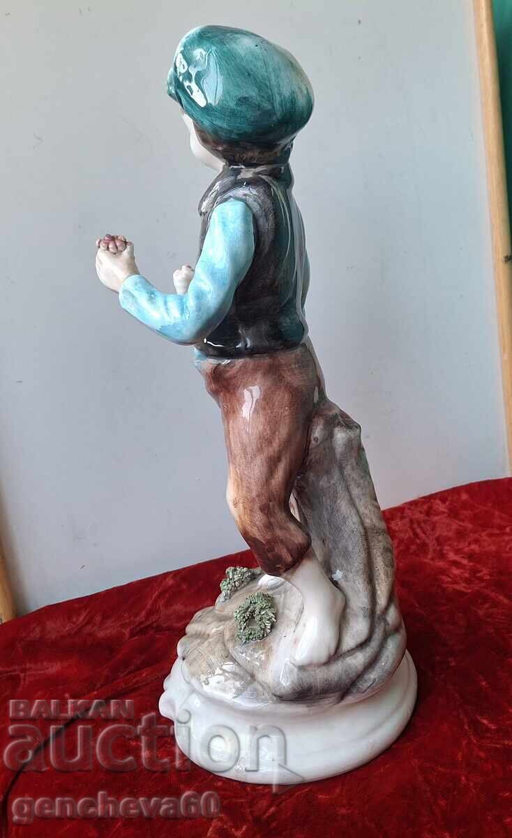 Μεγάλη παλιά πορσελάνινη φιγούρα Καποντιμόντε σήμανση με τιμή 250.00 BGN | € 127.82