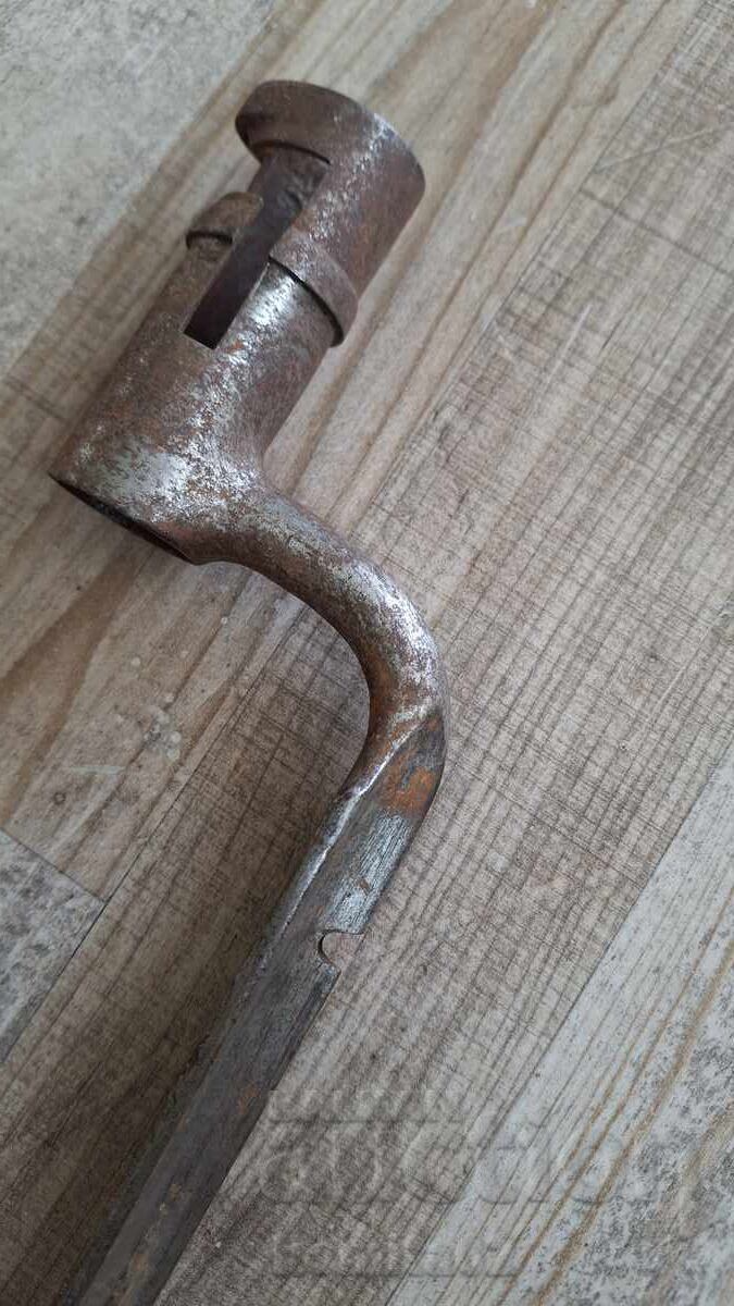 Knife, bayonet, gun, capsule - 5 Knife, bayonet, gun, capsule - 5