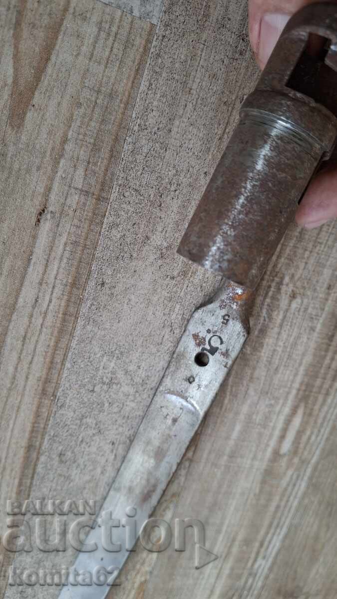 Knife, bayonet, gun, capsule - 6 Knife, bayonet, gun, capsule - 6