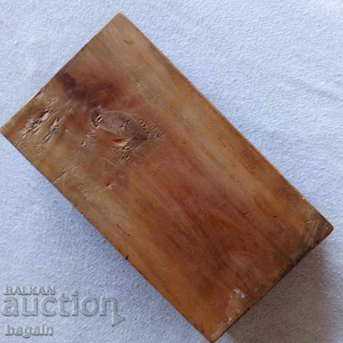 Licitație Sculptură pastorală. Cutie veche Licitație Sculptură pastorală. Cutie veche