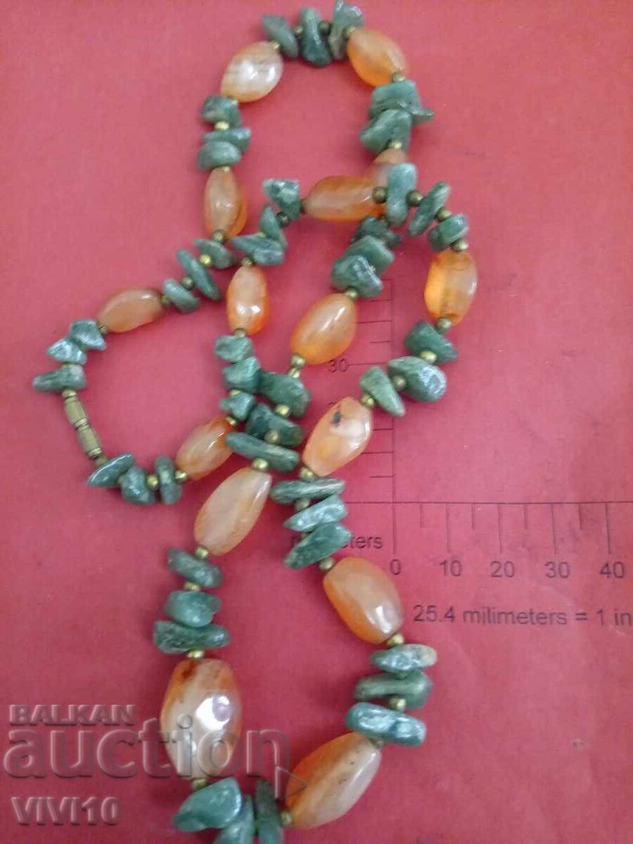 Colier vechi cu pietre naturale cu preț € 35.00 | 68.45 BGN