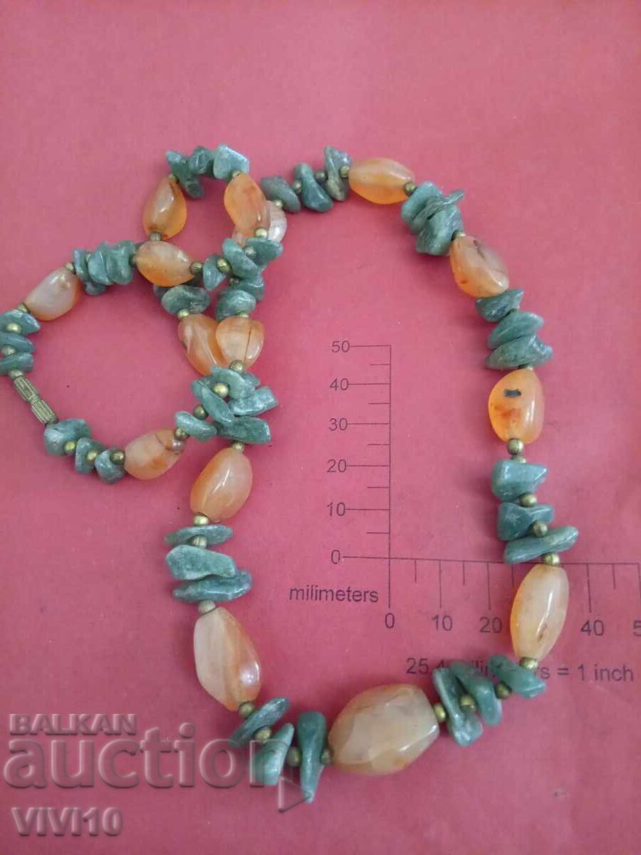 Colier vechi cu pietre naturale