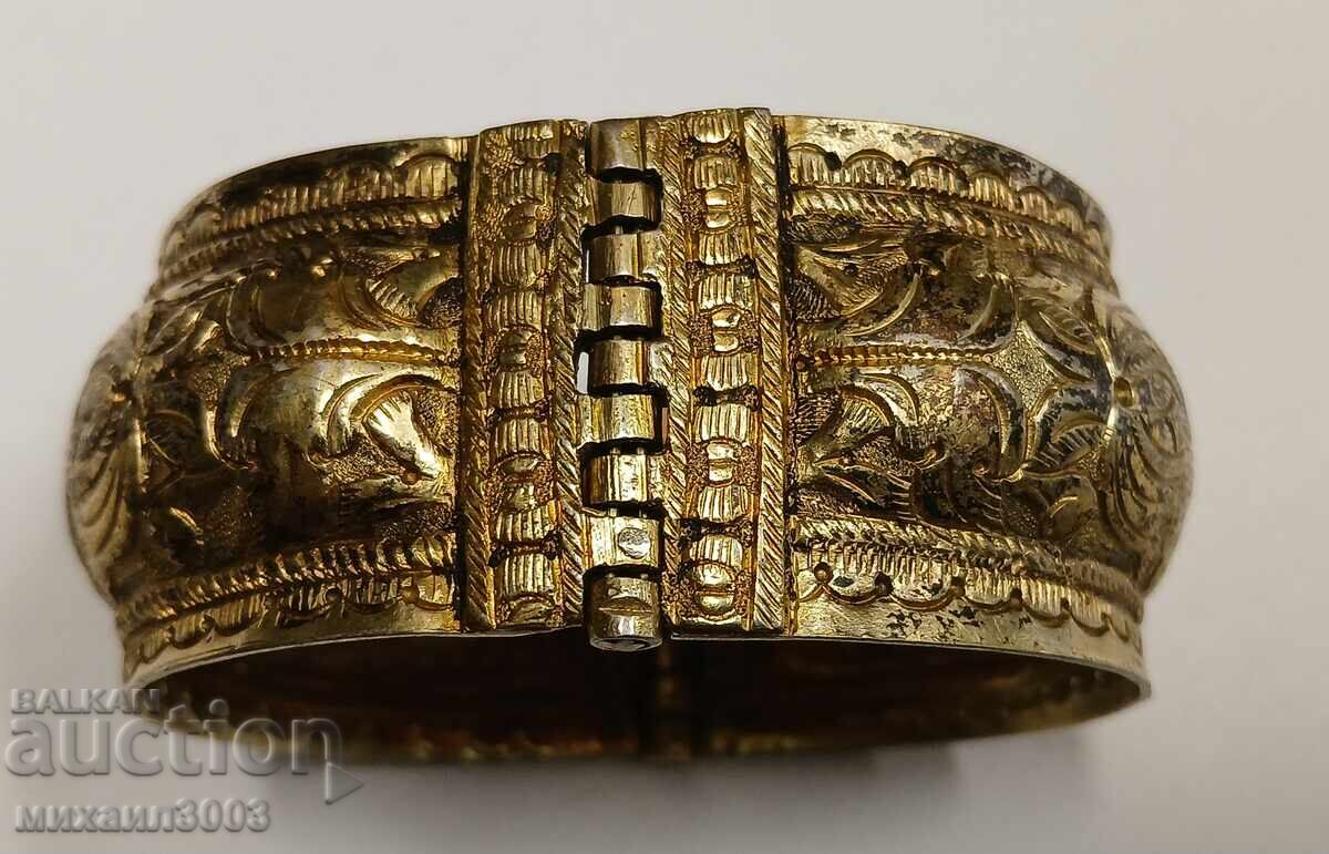 БЪЛГАРСКА ВЪЗРОЖДЕНСКА ГРИВНА САЧАН С ПОЗЛАТА с цена 550.00 лв. | € 281.21