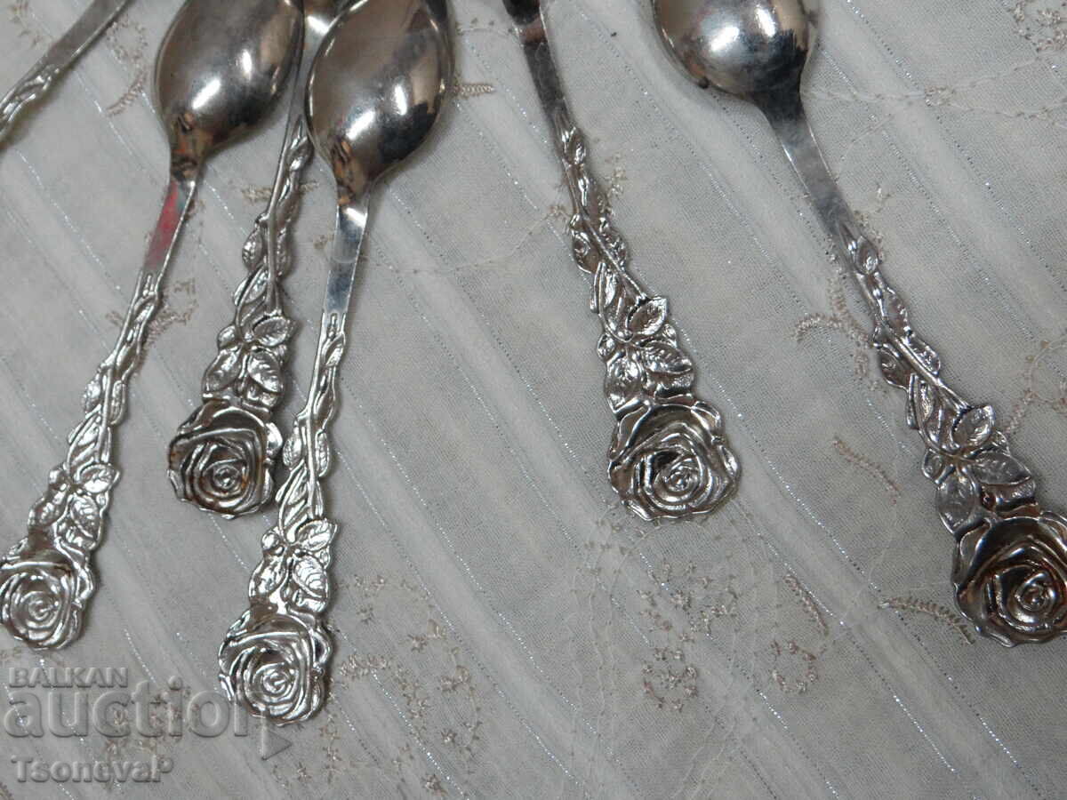Auction Set of spoons with a replica of the beautiful Hildesheim Rose Auction Set of spoons with a replica of the beautiful Hildesheim Rose