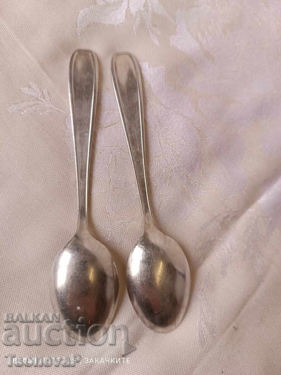 Auction Two deeply silver-plated tea spoons with 90 marking Auction Two deeply silver-plated tea spoons with 90 marking