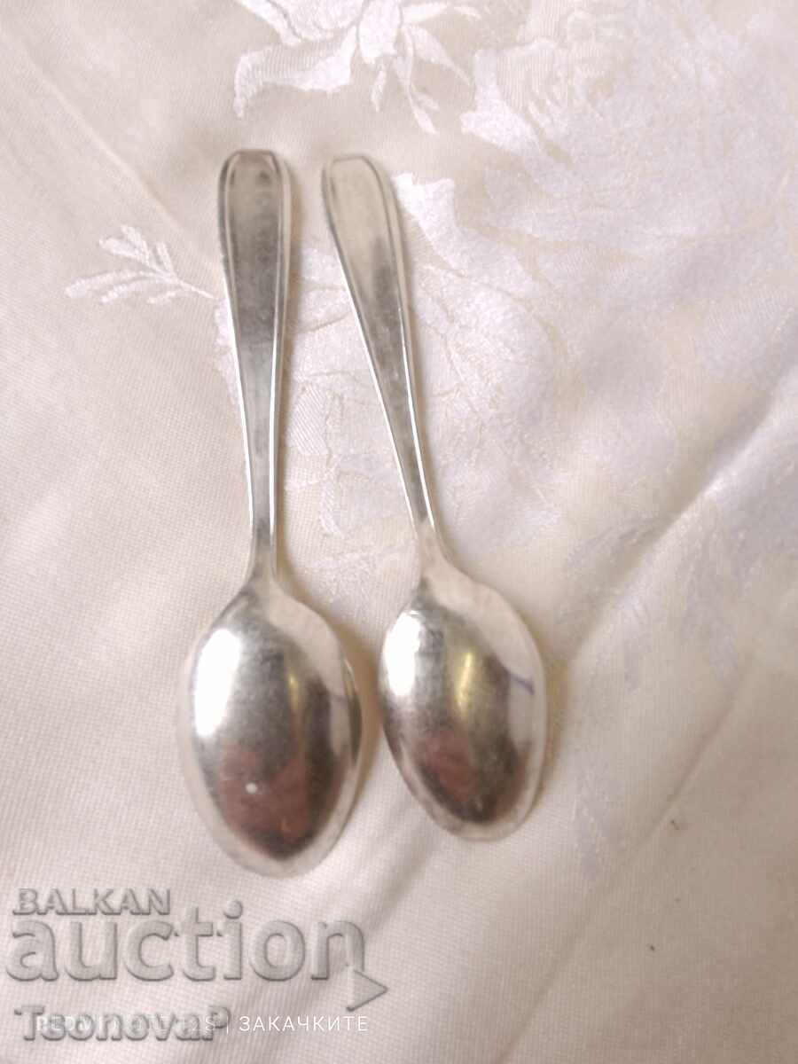 Delivery of Two deeply silver-plated tea spoons with 90 marking Delivery of Two deeply silver-plated tea spoons with 90 marking