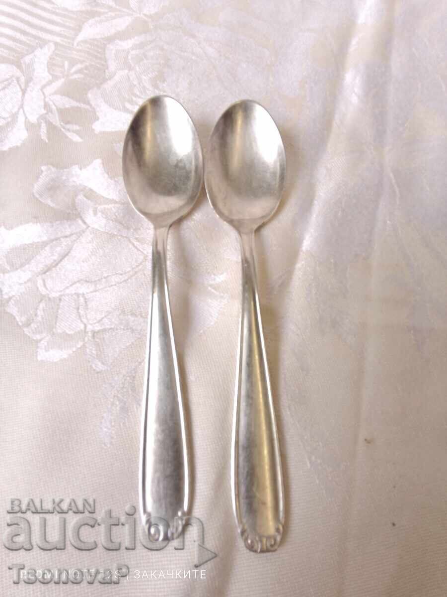 Two deeply silver-plated tea spoons with 90 marking Two deeply silver-plated tea spoons with 90 marking