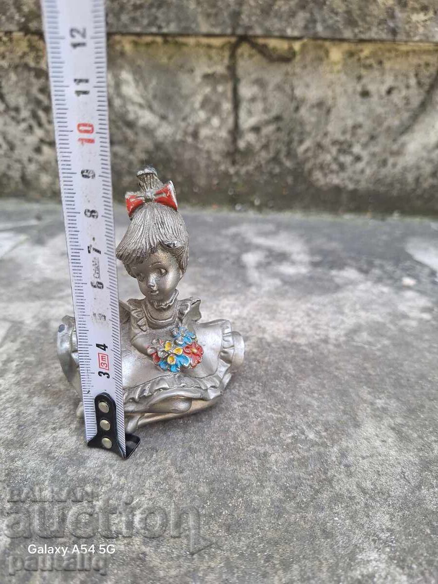 МАСИВНА МЕТАЛНА СТАТУЕТКА с цена 15.00 лв. | € 7.67 МАСИВНА МЕТАЛНА СТАТУЕТКА с цена 15.00 лв. | € 7.67