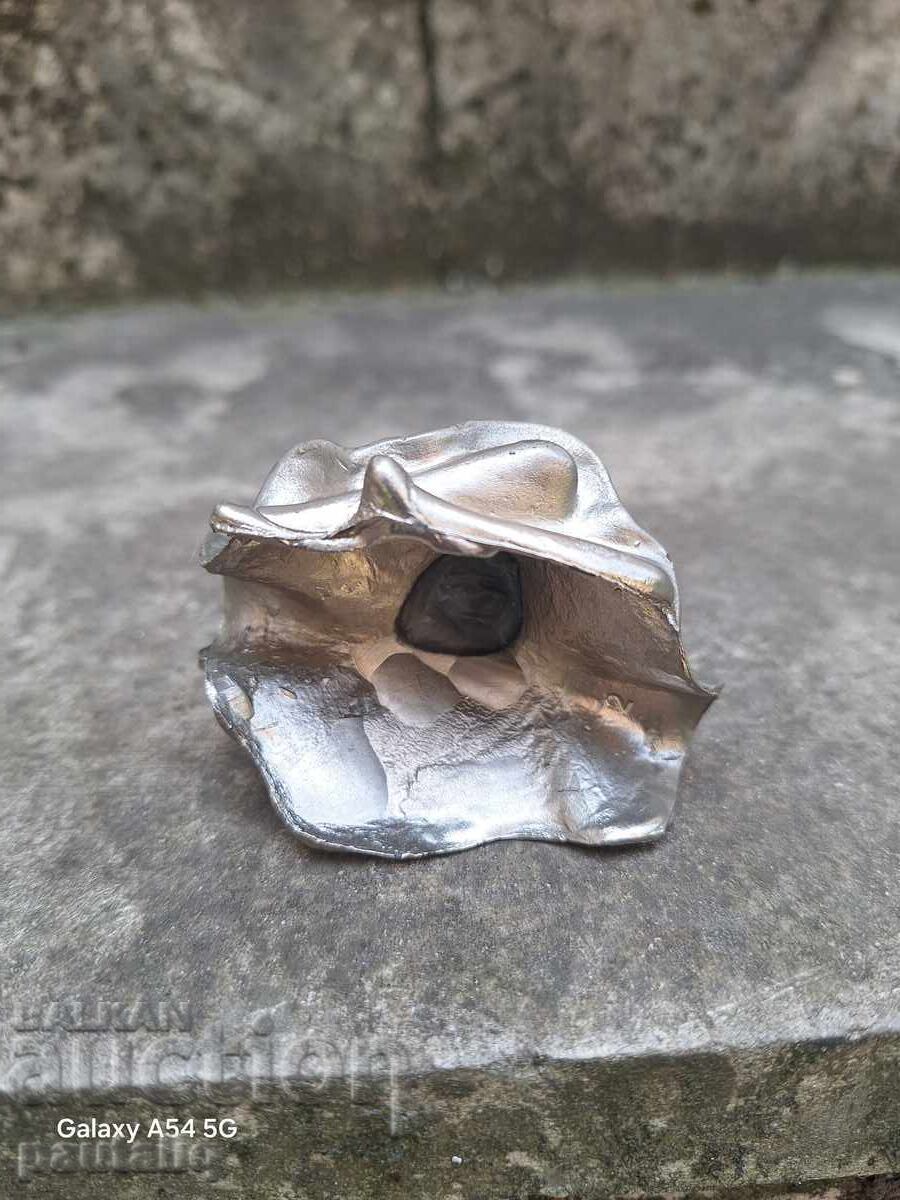 Доставка на МАСИВНА МЕТАЛНА СТАТУЕТКА Доставка на МАСИВНА МЕТАЛНА СТАТУЕТКА