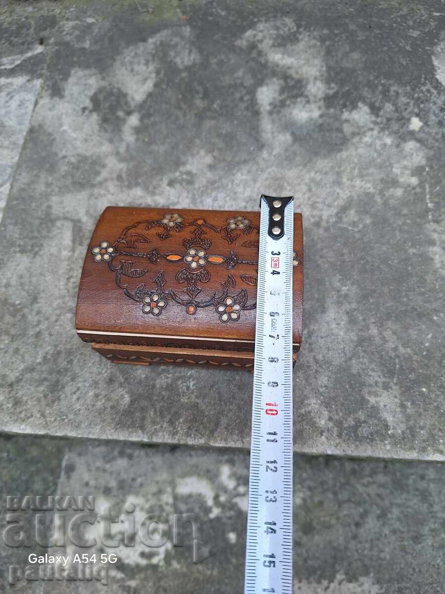 Livrarea CUTIE DIN LEMN PENTRU BIJUTERII