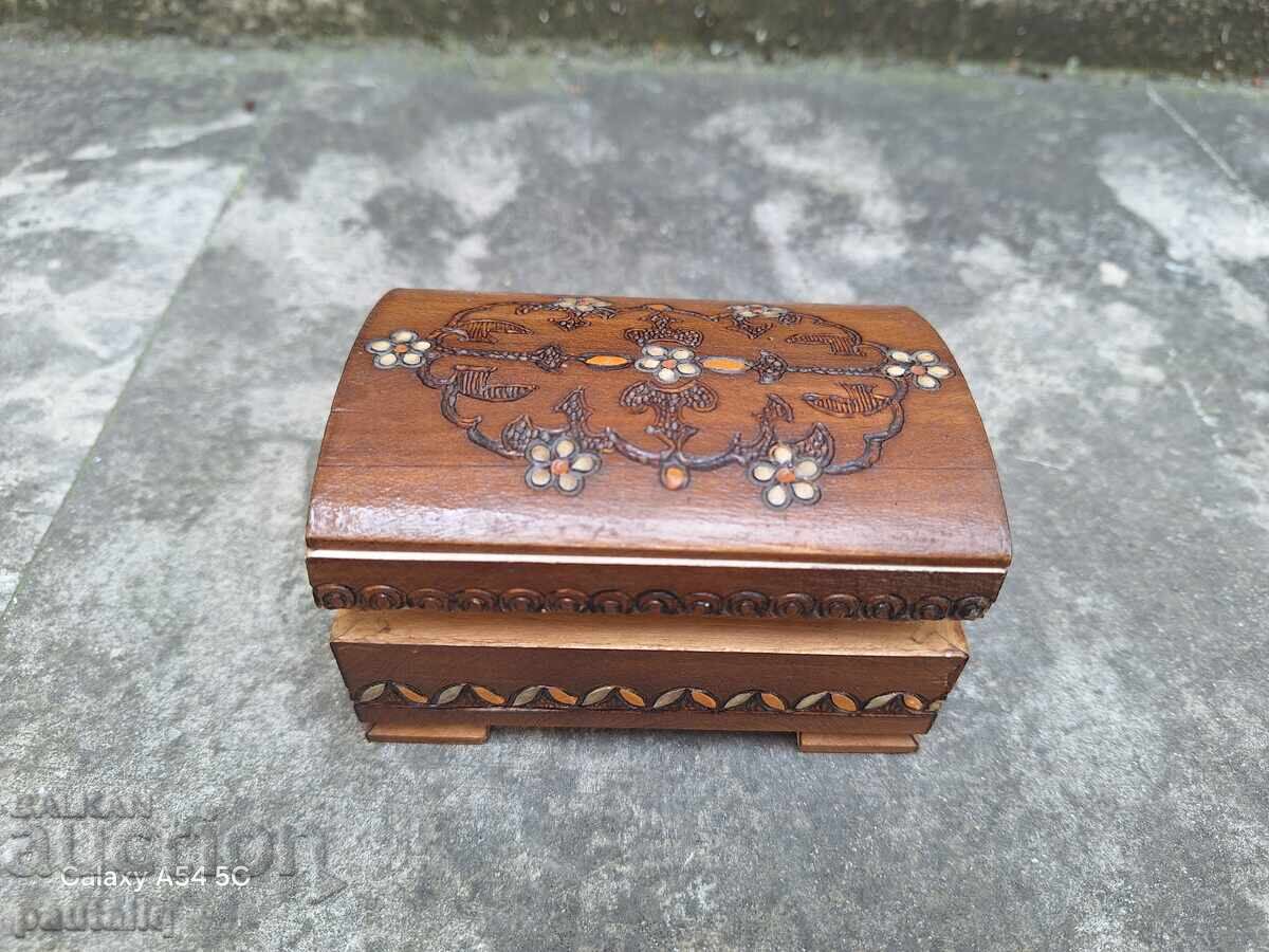 CUTIE DIN LEMN PENTRU BIJUTERII