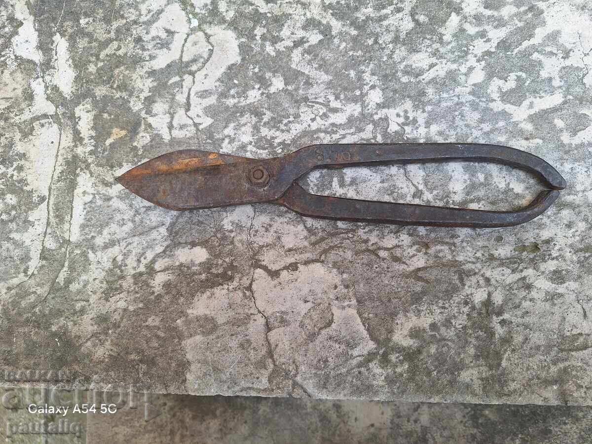 FOARFECE VECHI PENTRU TABLA cu preț 10.00 BGN | € 5.11 FOARFECE VECHI PENTRU TABLA cu preț 10.00 BGN | € 5.11