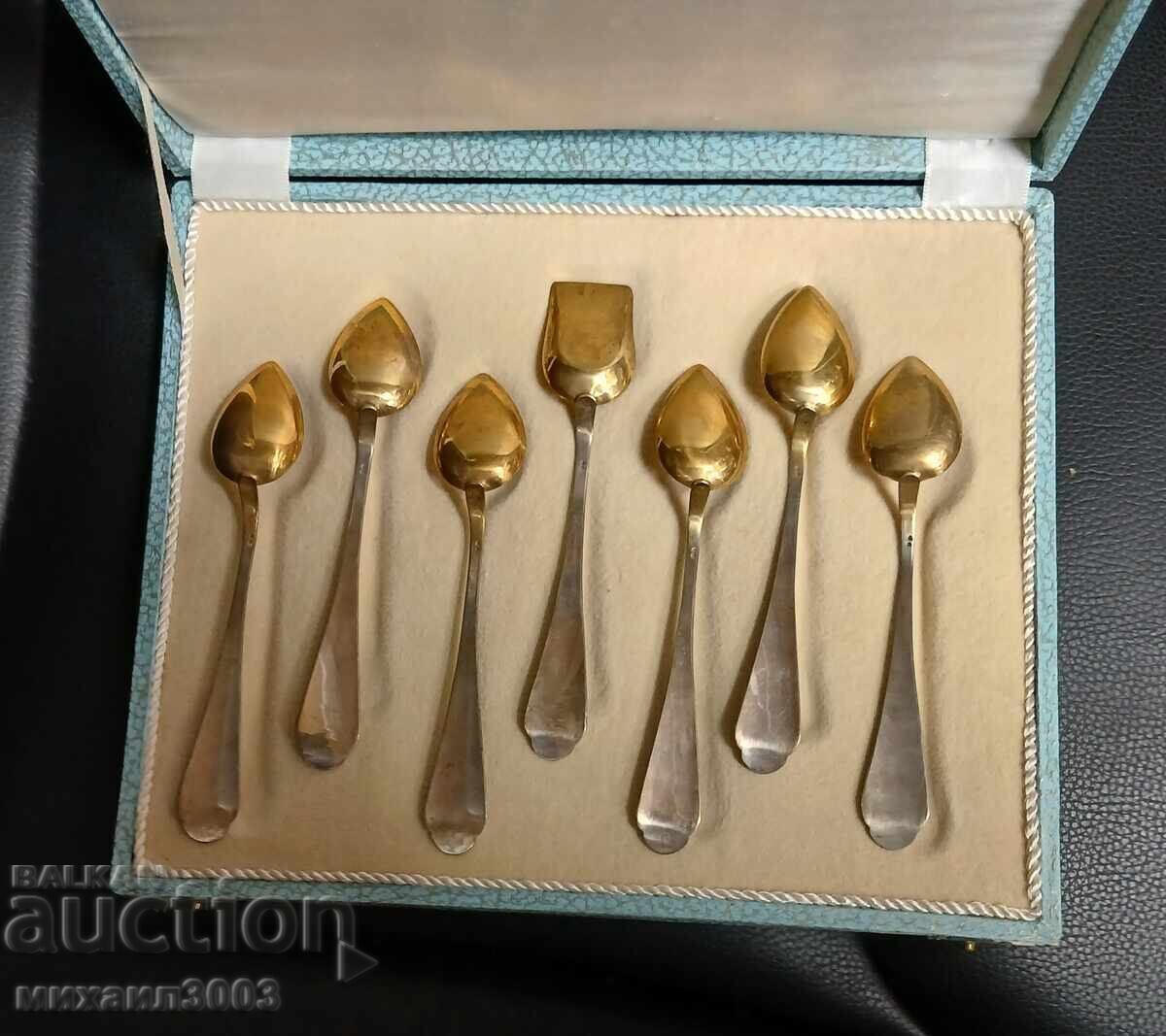 Set de lingurițe de ceai vechi din argint cu preț € 400.00 | 782.33 BGN