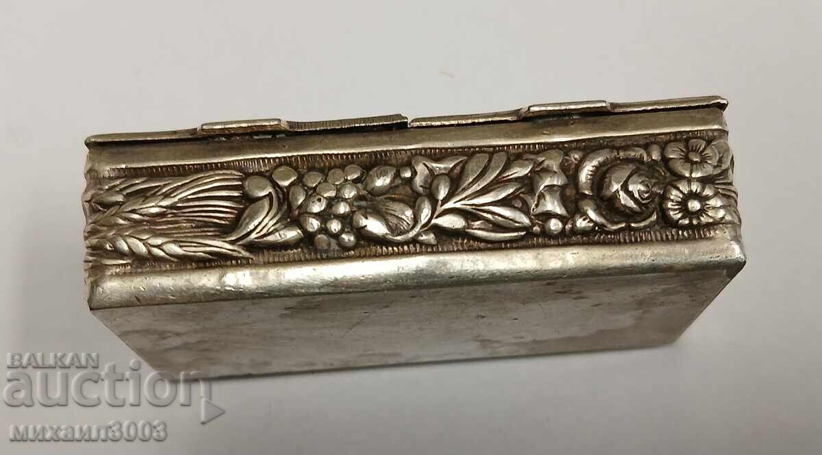 Αντίκα κουτί φαρμάκων με τιμή 120.00 BGN | € 61.36