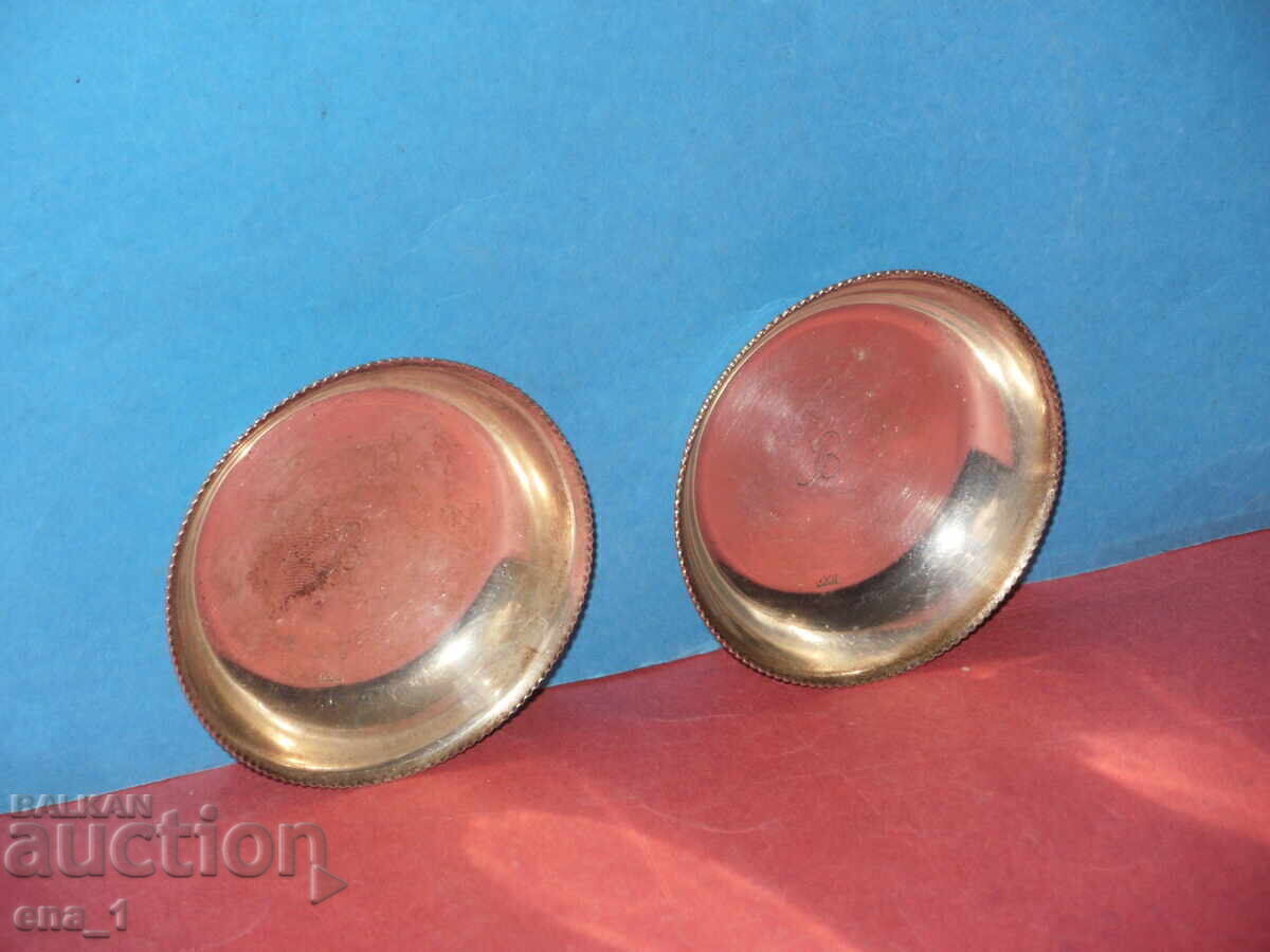 Лот от 2 малки сребърни чинийки за хайвер с орнаменти