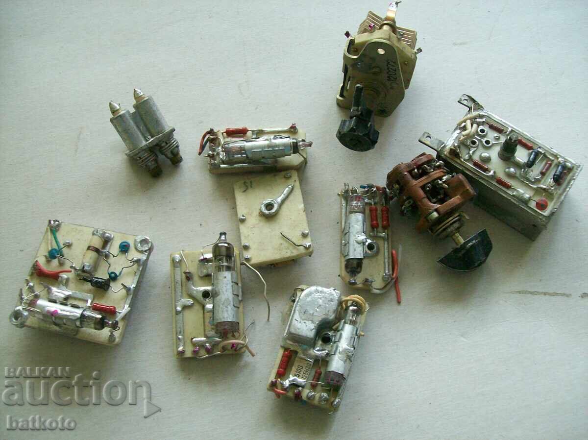 Части от военна радиостанция Р 105