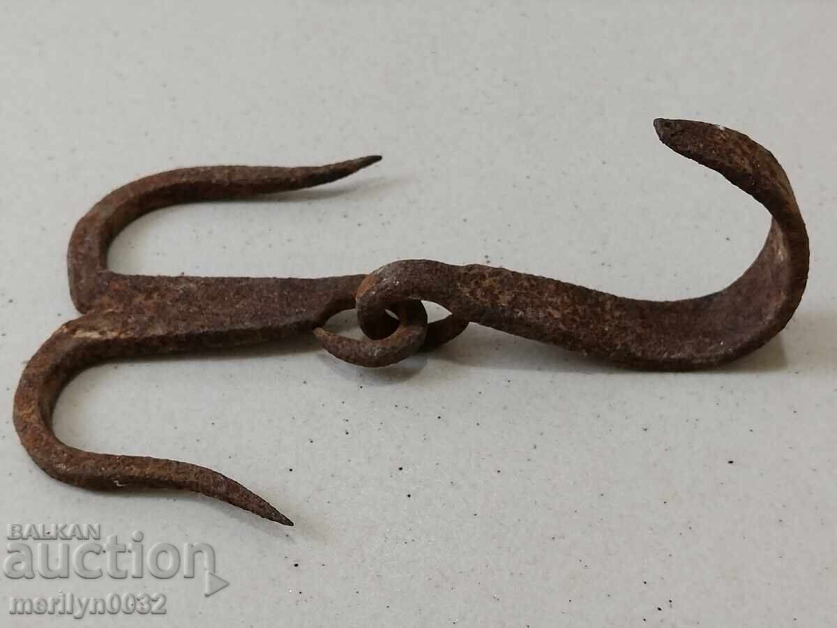 Αρχαίο σφυρήλατο άγκιστρο για κρέμασμα, διπλό γάντζο σφυρήλατο σίδερο με τιμή 35.00 BGN | € 17.90