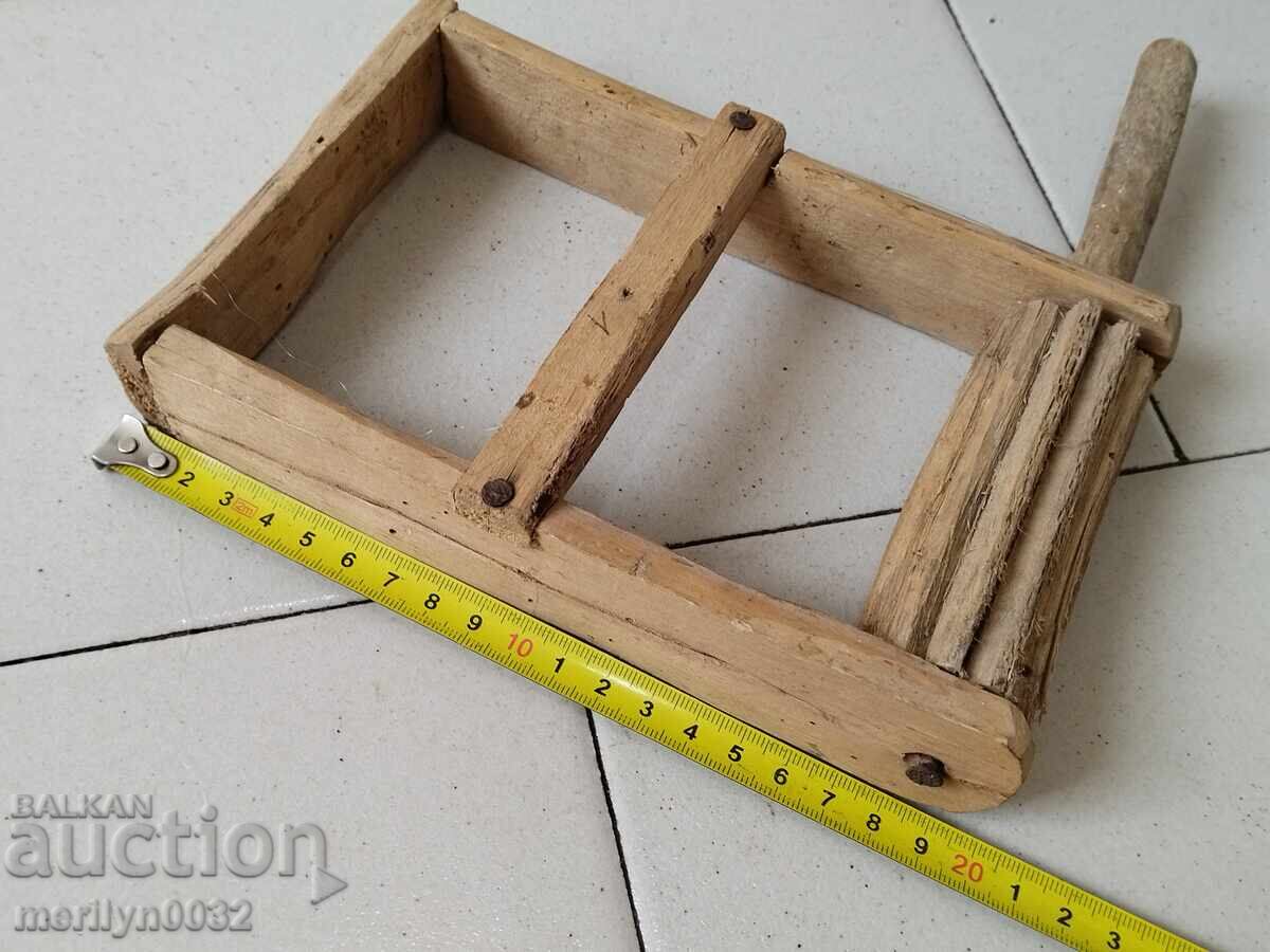 Δημοπρασία Ξύλινο παιδικό παιχνίδι κουδουνίστρα