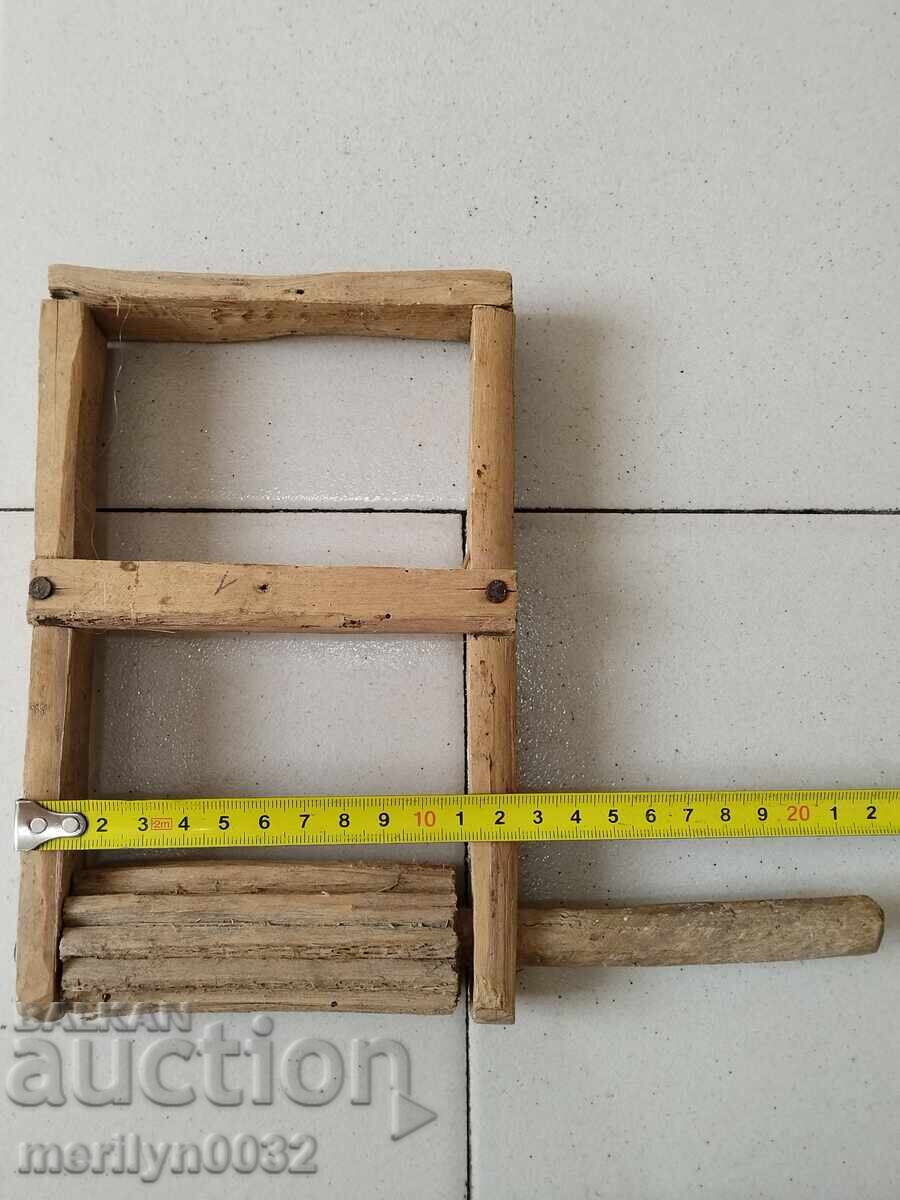 Παράδοση Ξύλινο παιδικό παιχνίδι κουδουνίστρα