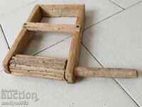 Ξύλινο παιδικό παιχνίδι κουδουνίστρα