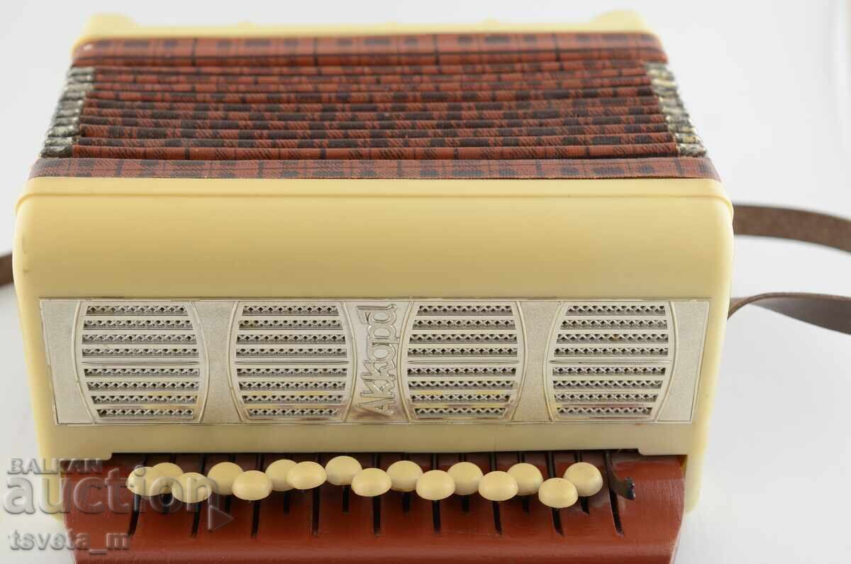 Ακορντεόν ΑΚΚΟΡΔ παιδικά παιχνίδια σοσιαλισμός ΕΣΣΔ με τιμή 15.00 BGN | € 7.67