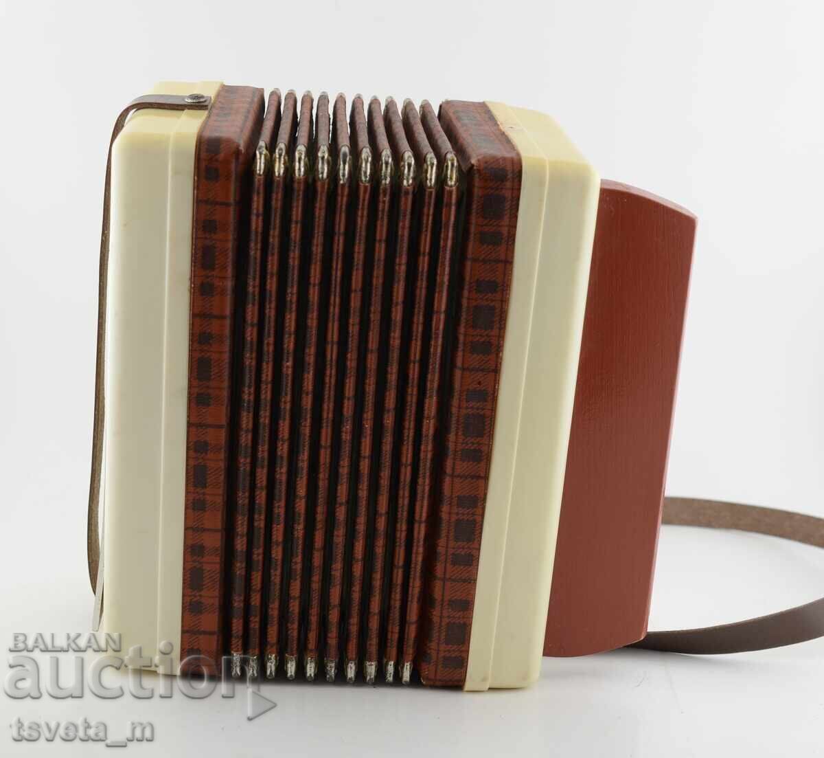 Παράδοση Ακορντεόν ΑΚΚΟΡΔ παιδικά παιχνίδια σοσιαλισμός ΕΣΣΔ