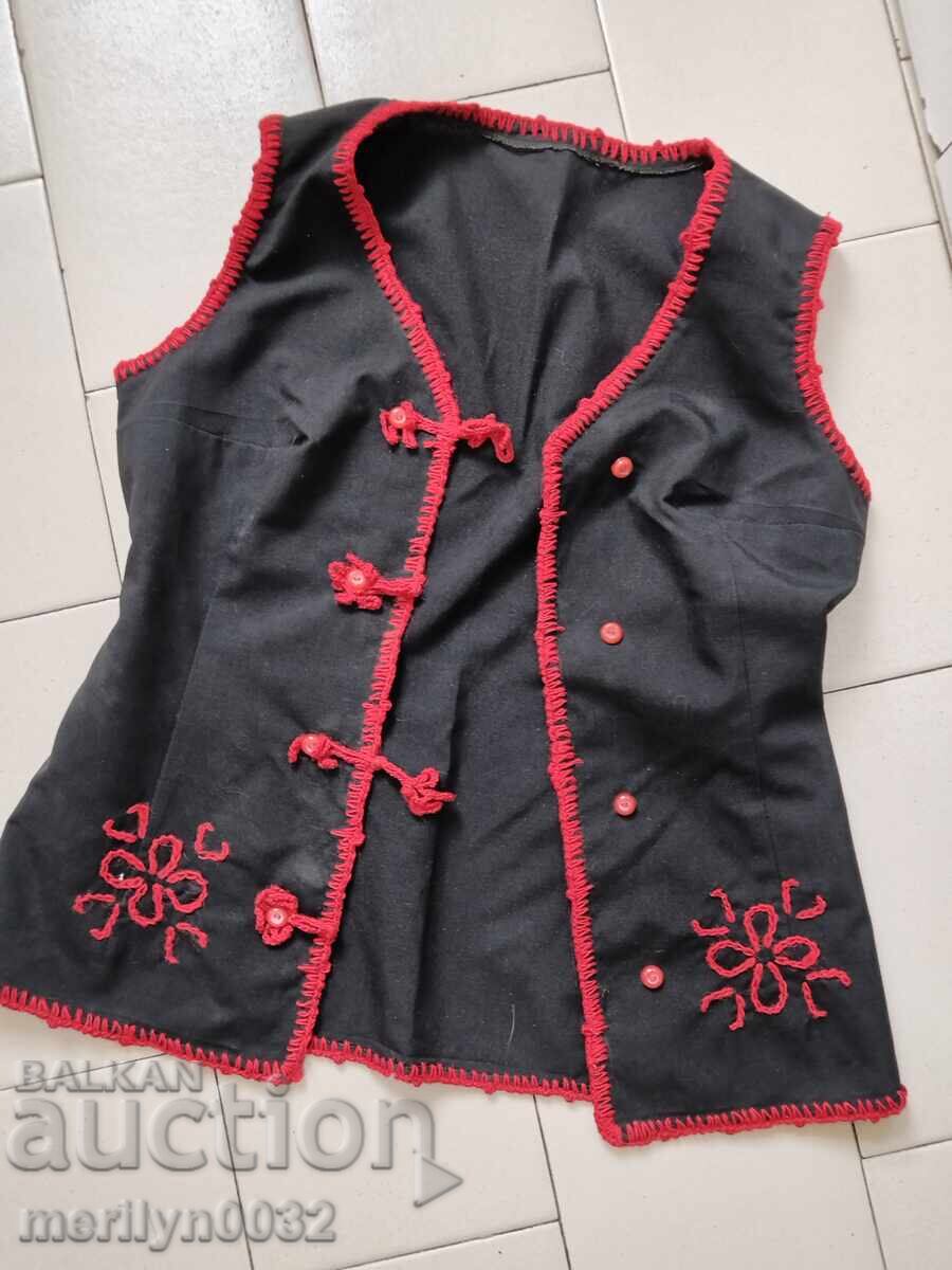 Vestă veche de damă, cămașă, vestă