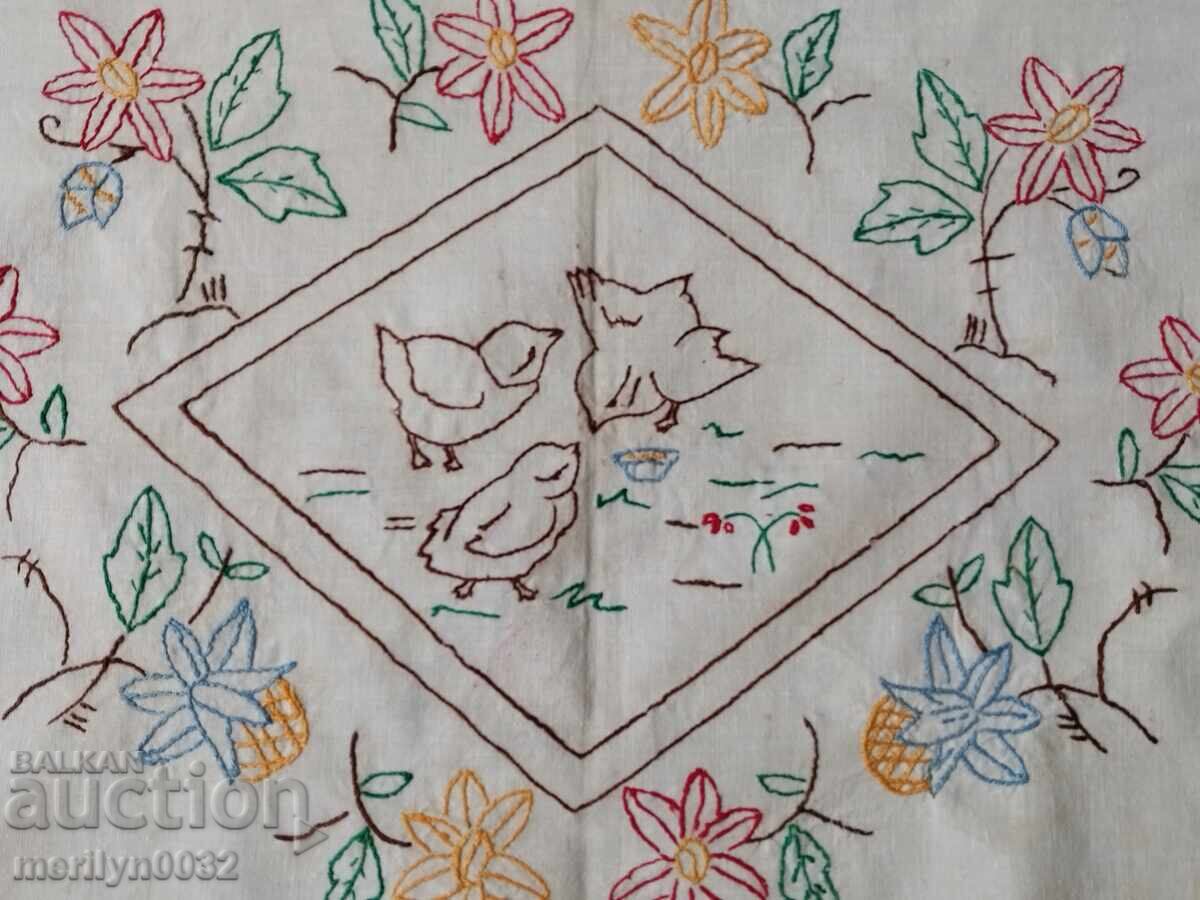 Κέντημα για μαξιλαροθήκη κοστουμιών με τιμή 39.00 BGN | € 19.94