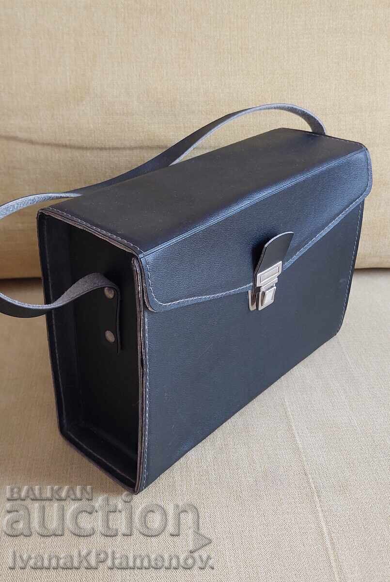 Licitație Geantă de mână din piele retro pentru colecționari