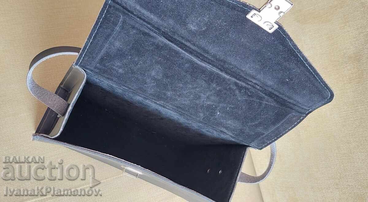 Παράδοση Τσαντάκι δερμάτινο ρετρό για γνώστες