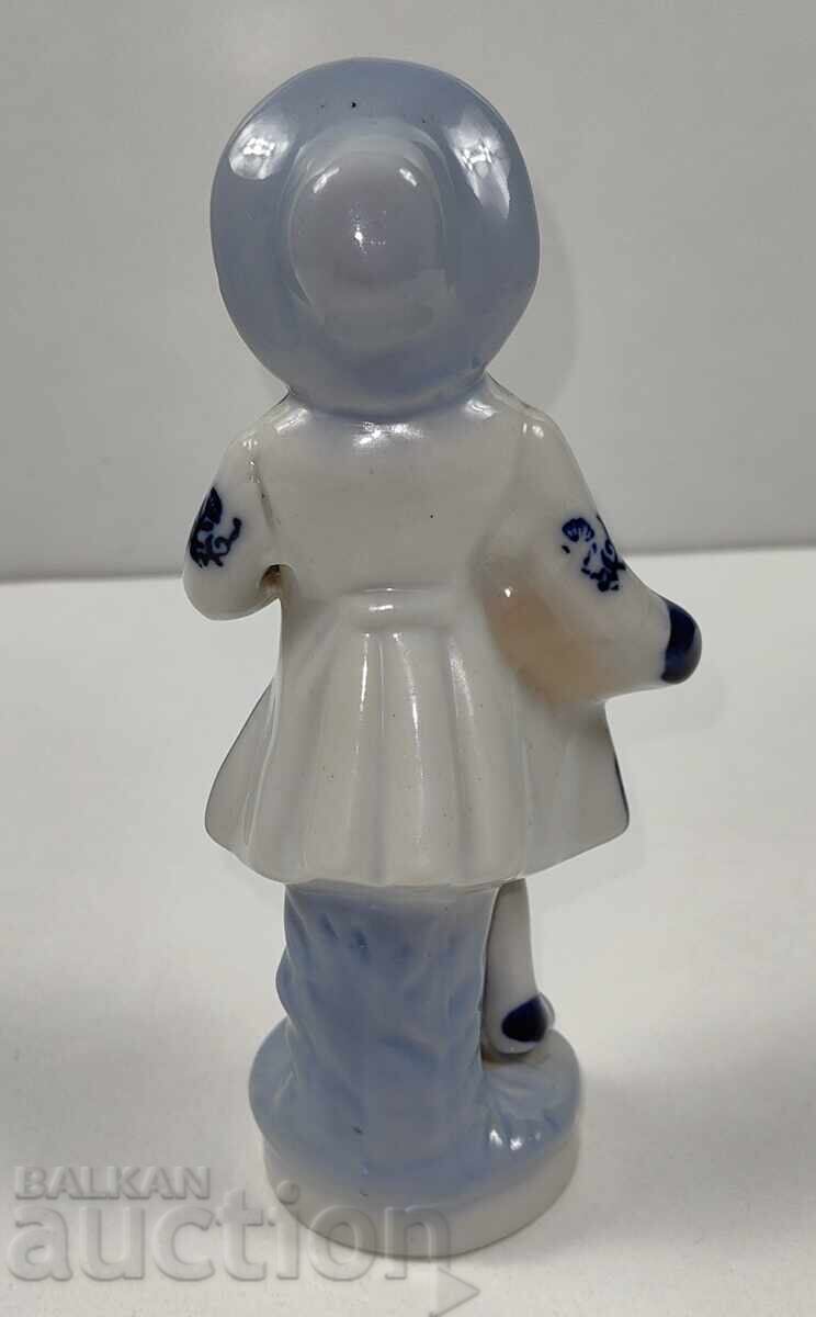 Auction  PORCELAIN FIGURE FIGURINE STATUETTE PORCELAIN