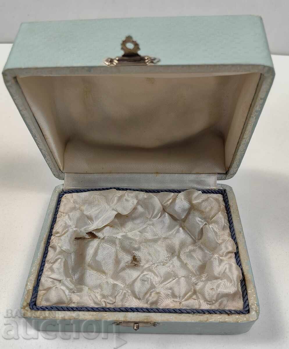 Cutie veche de bijuterii de 100 de ani