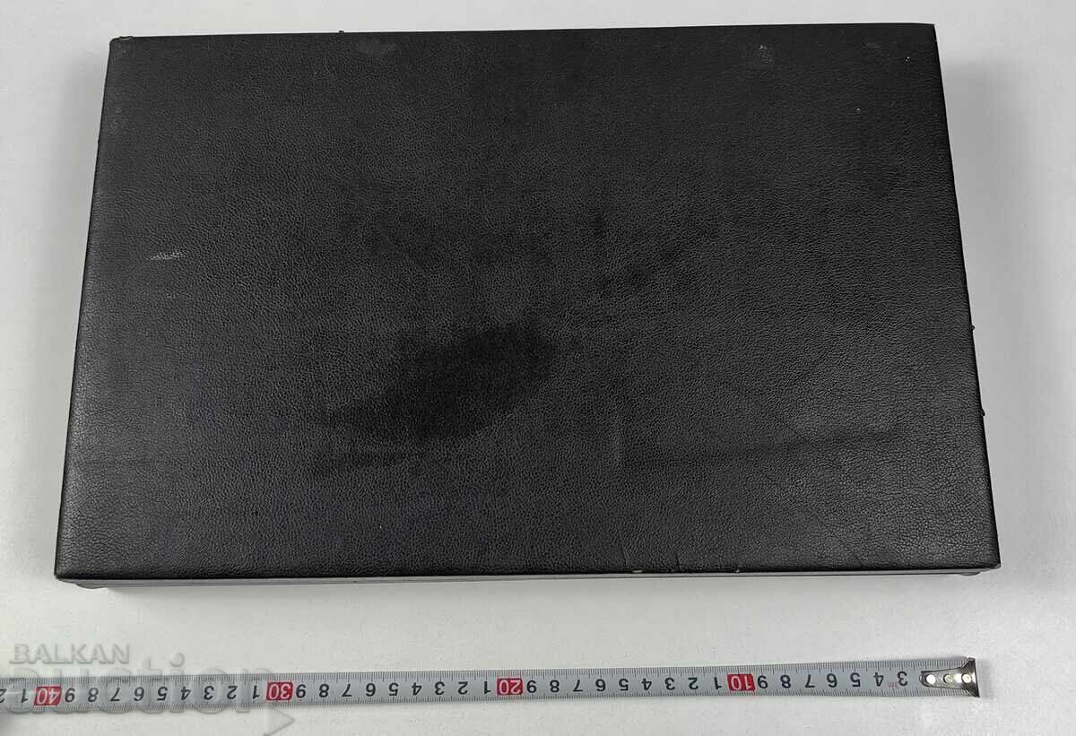 ΜΕΓΑΛΟ ΠΑΛΙΟ ΣΟΣΙΑΛΙΣΤΙΚΟ ΚΟΥΤΙ με τιμή 25.00 BGN | € 12.78