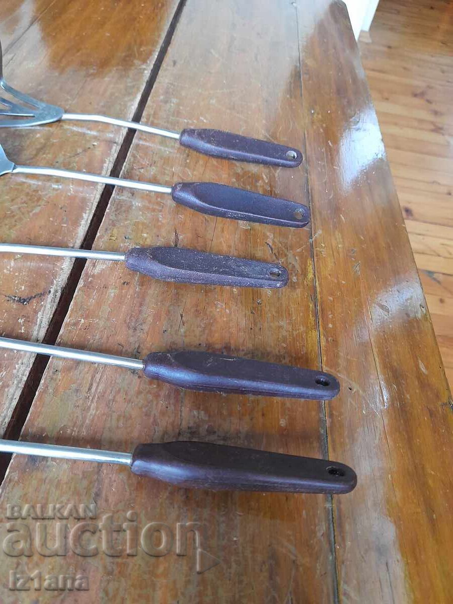 Δημοπρασία Σετ κουζινικών εργαλείων, μαχαιροπίρουνα Δημοπρασία Σετ κουζινικών εργαλείων, μαχαιροπίρουνα