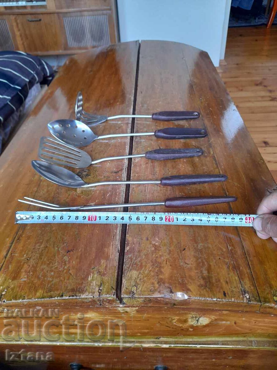 Παράδοση Σετ κουζινικών εργαλείων, μαχαιροπίρουνα Παράδοση Σετ κουζινικών εργαλείων, μαχαιροπίρουνα