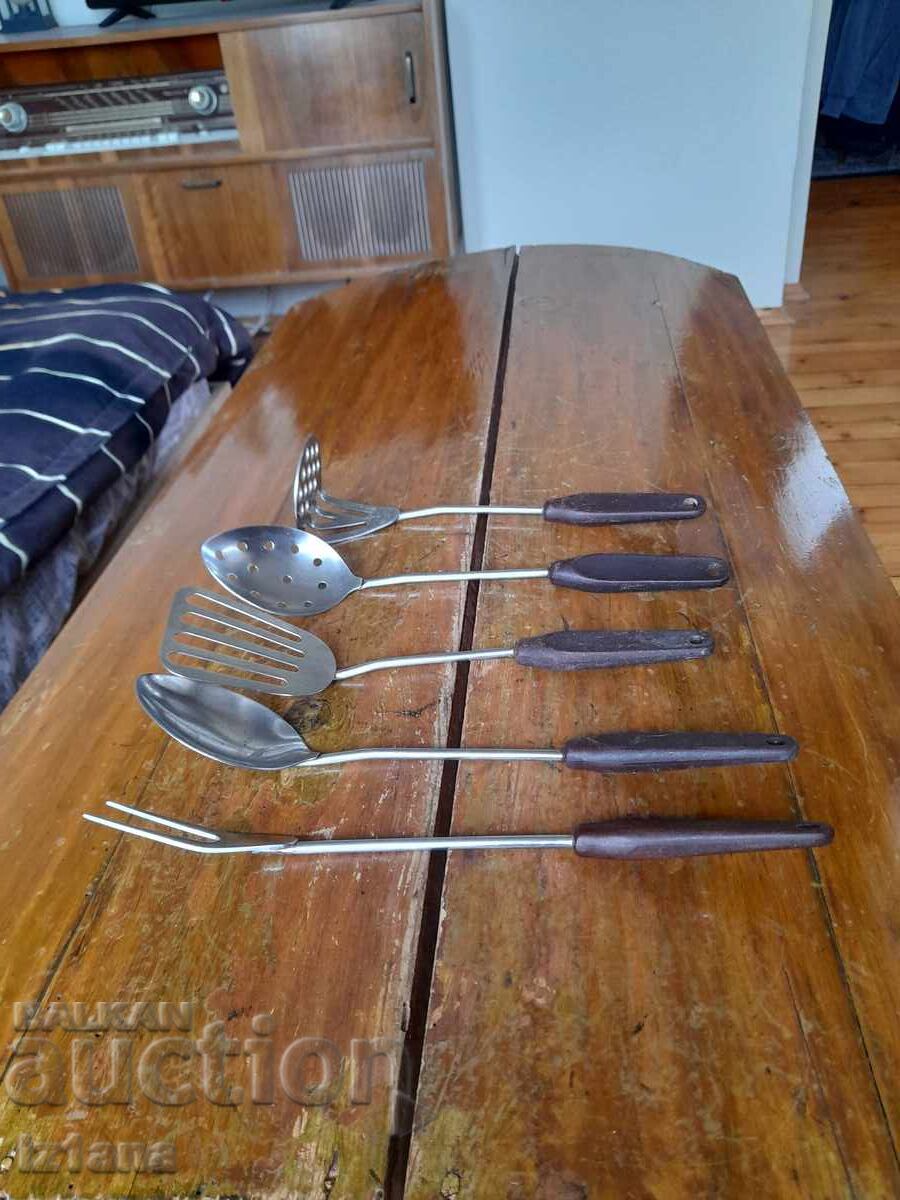 Σετ κουζινικών εργαλείων, μαχαιροπίρουνα Σετ κουζινικών εργαλείων, μαχαιροπίρουνα