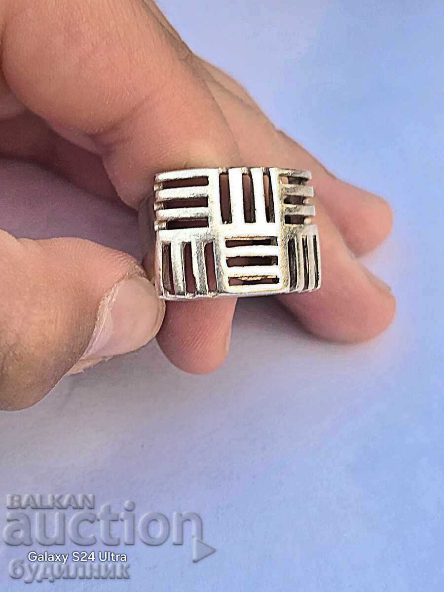 Сребърен Масивен пръстен. 8,15 Грама. 17мм. Пускам над 100 А с цена 34.99 лв. | € 17.89 Сребърен Масивен пръстен. 8,15 Грама. 17мм. Пускам над 100 А с цена 34.99 лв. | € 17.89